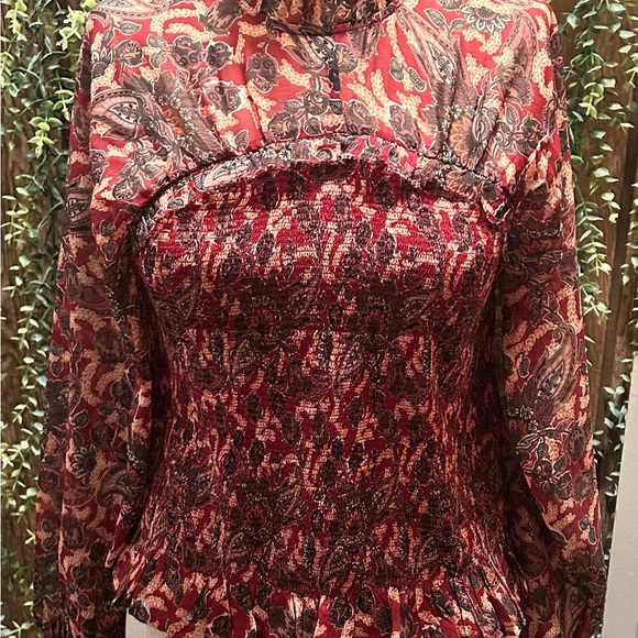 Letmebe Tops - Red Paisley Smocked Long-Sleeve Women's Top